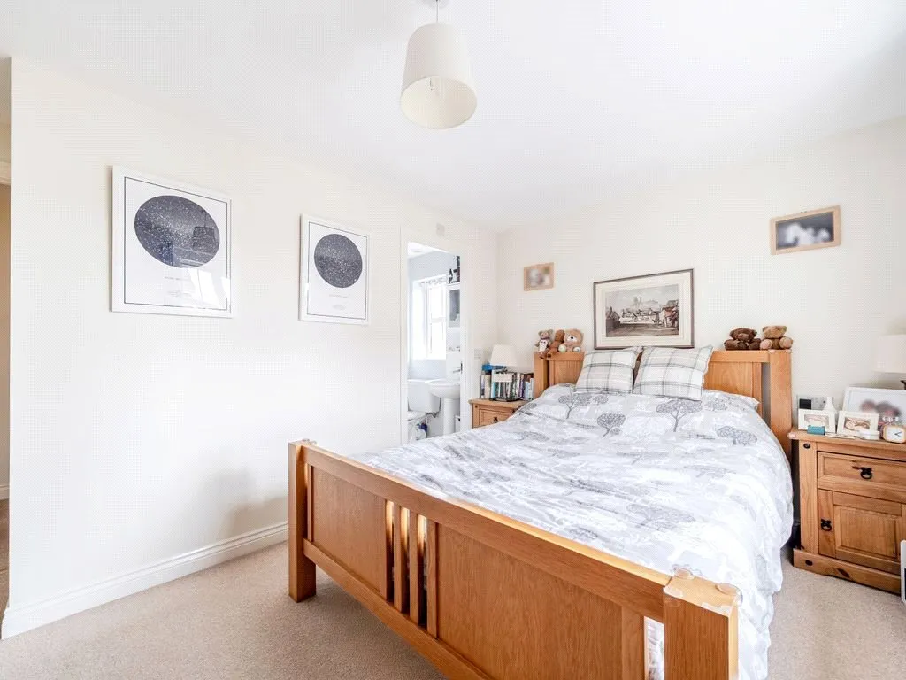 Pheasant Close, Four Marks, GU34, photo 4