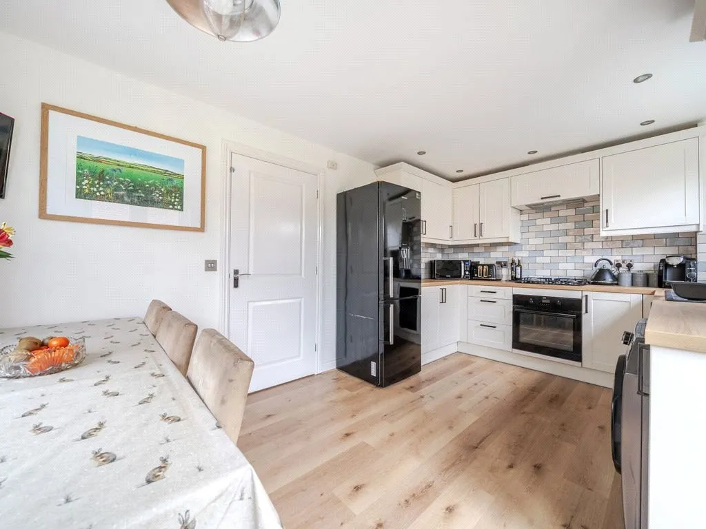 Pheasant Close, Four Marks, GU34, photo 3