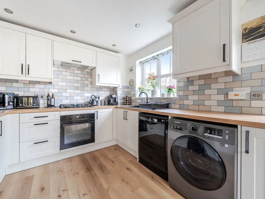 Pheasant Close, Four Marks, GU34, photo 2