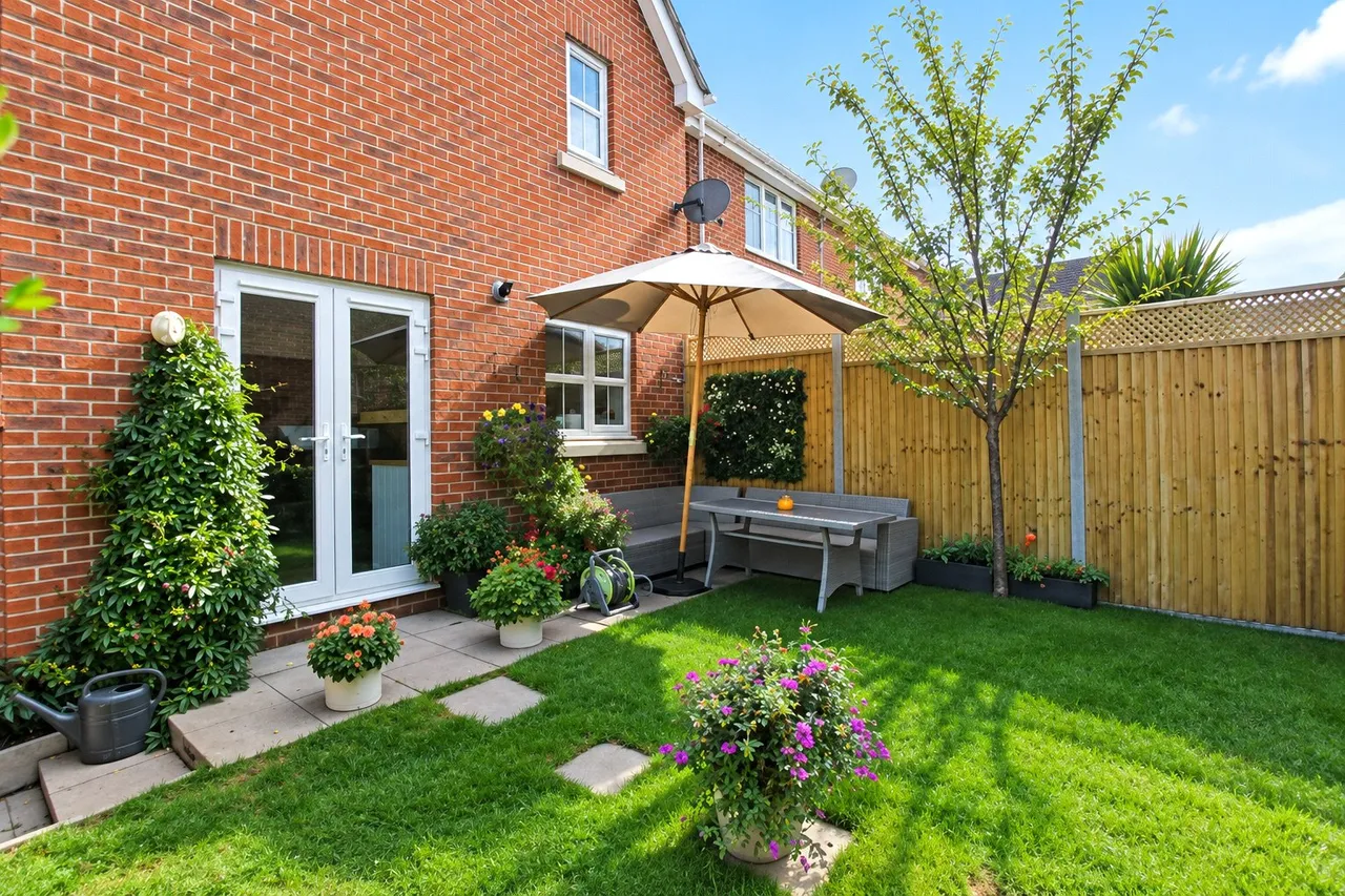 Pheasant Close, Four Marks, GU34, photo 8