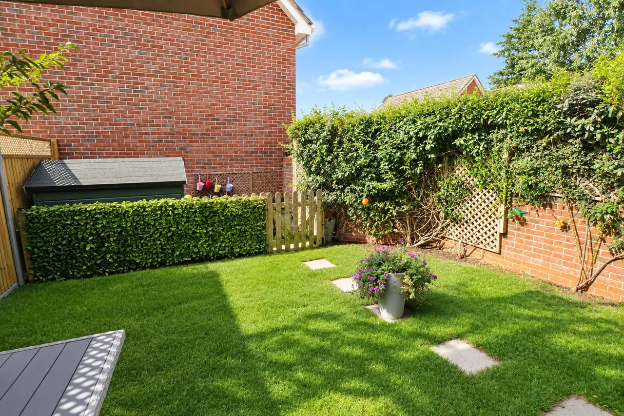 Pheasant Close, Four Marks, GU34, photo 9
