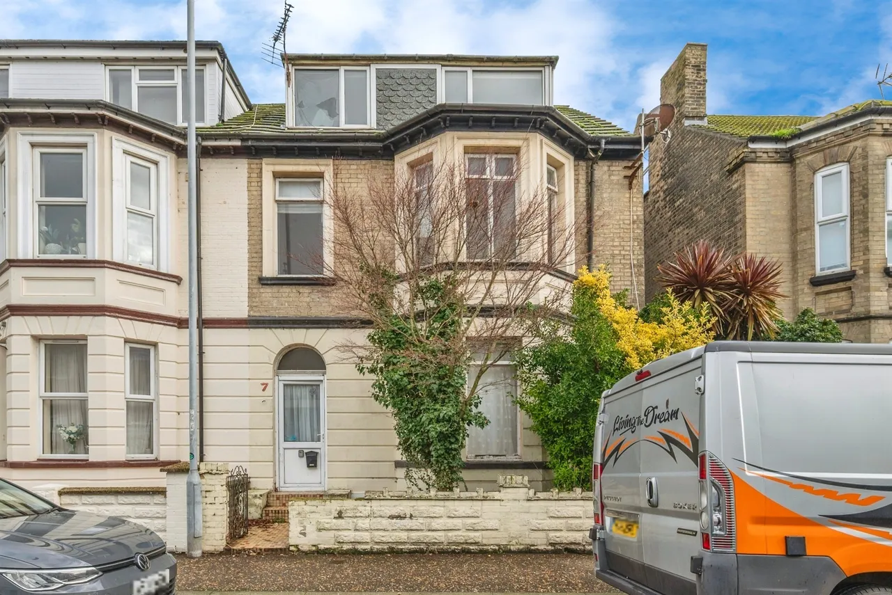 10 bed house for sale — Nelson Road South, Great Yarmouth