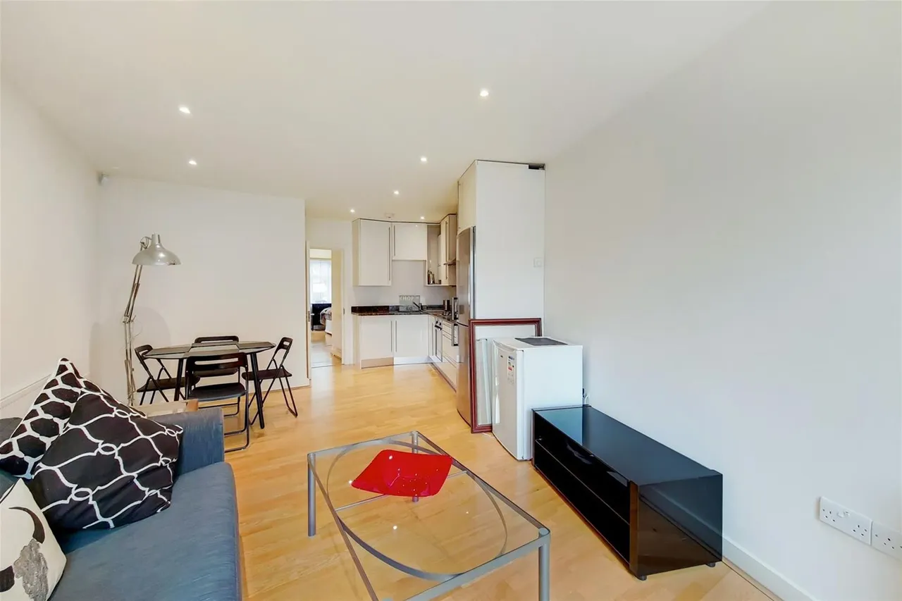 3 bed flat to rent, Torrington Park, London, N12