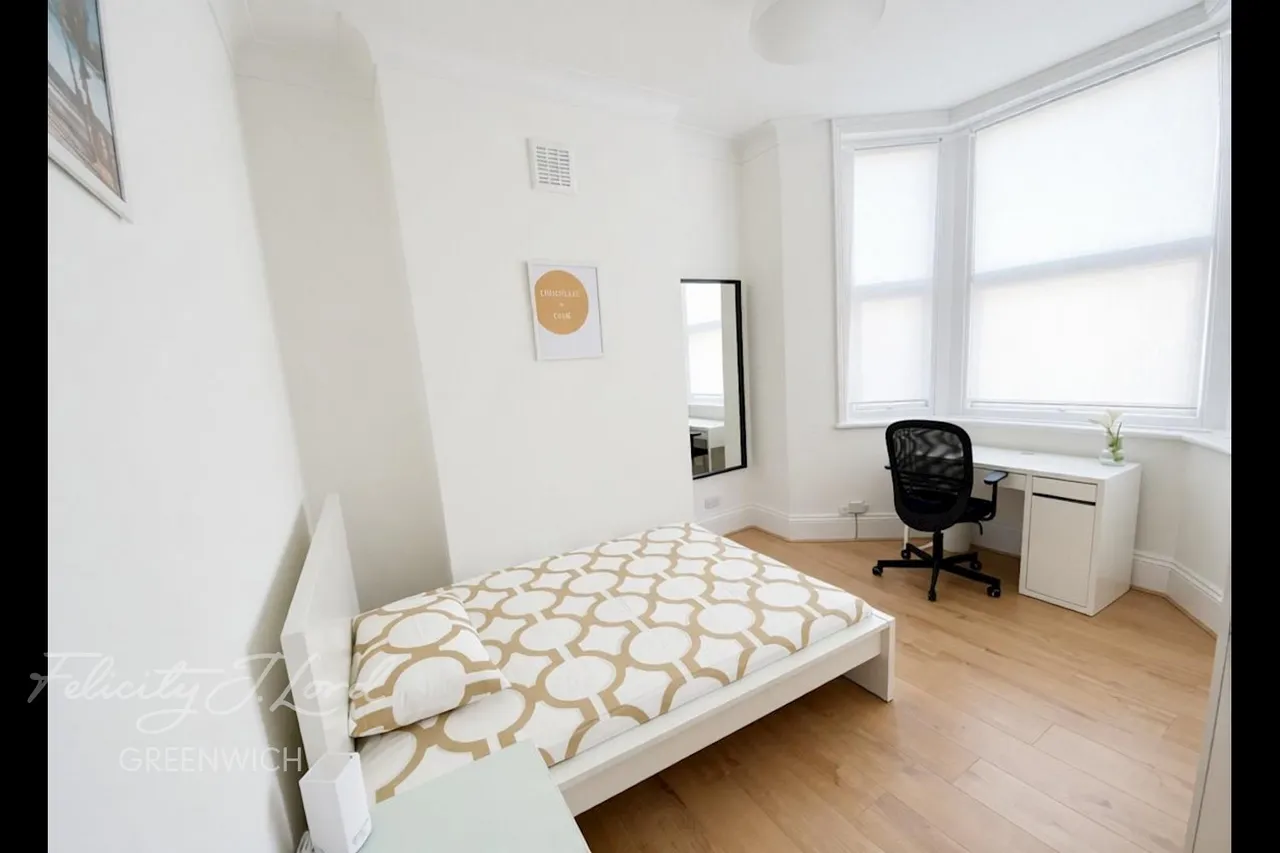 1 bed flat to rent, Floyd Road