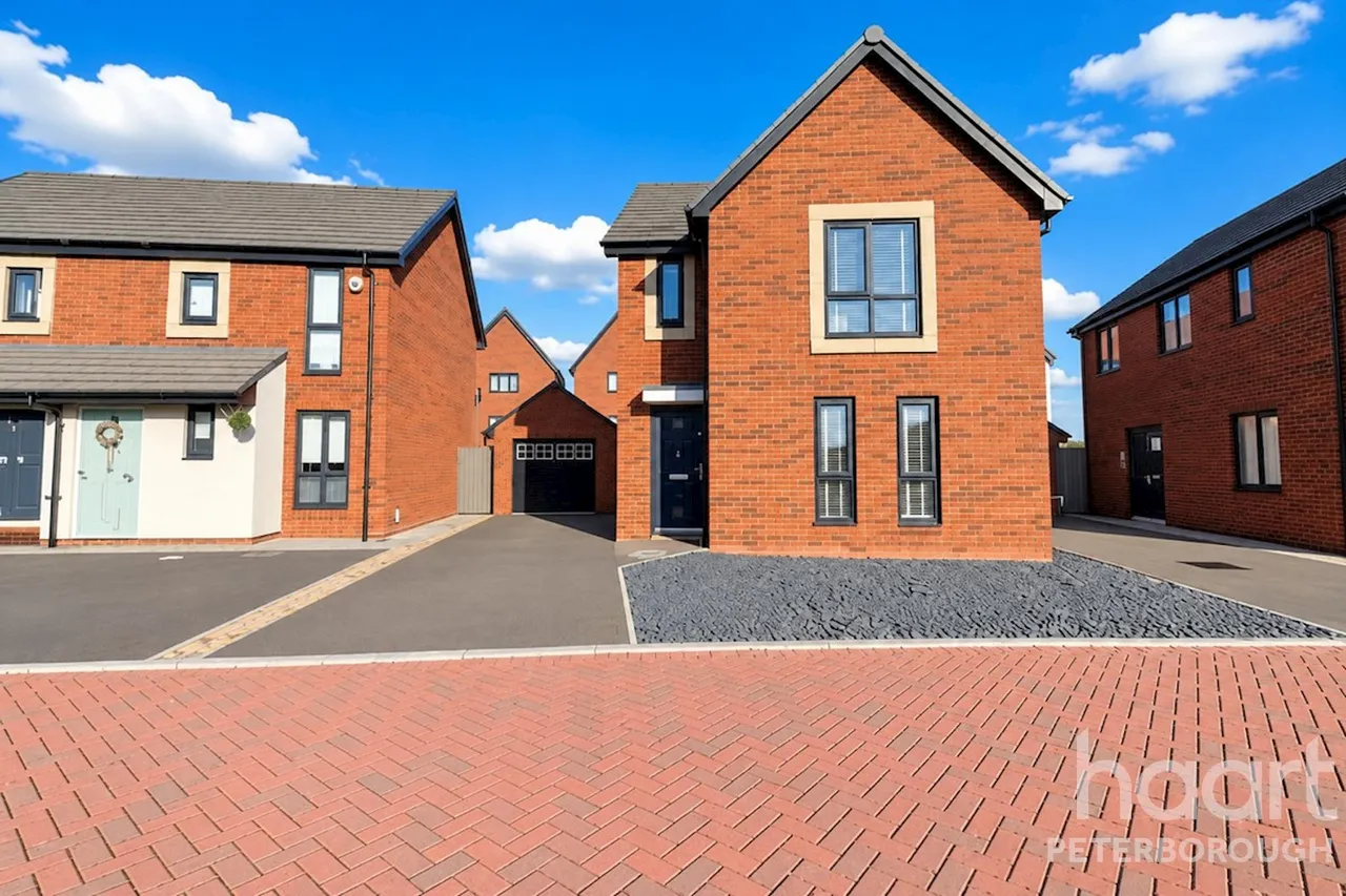 3 bed house for sale, Chalice Close, Peterborough, PE7