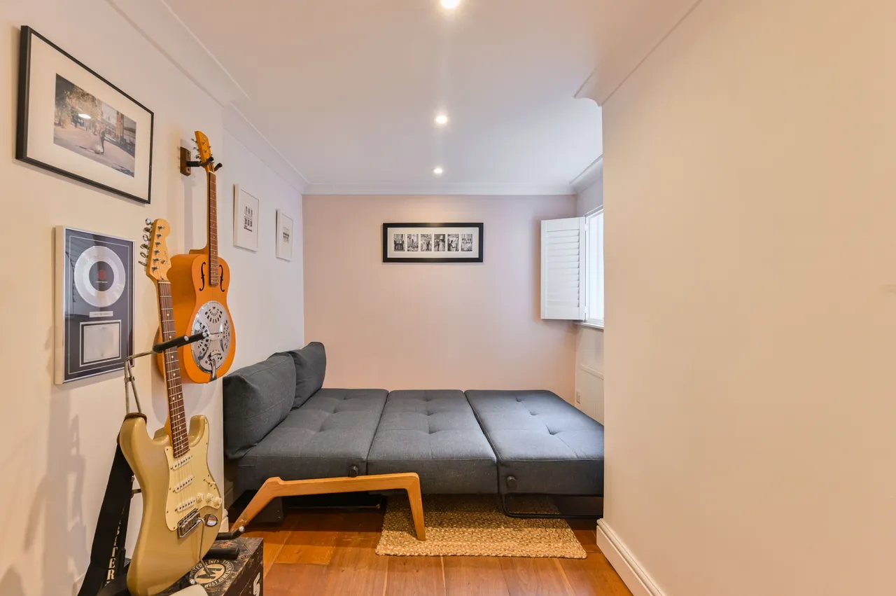 Garden Flat, 7 Brussels Road, London, photo 8
