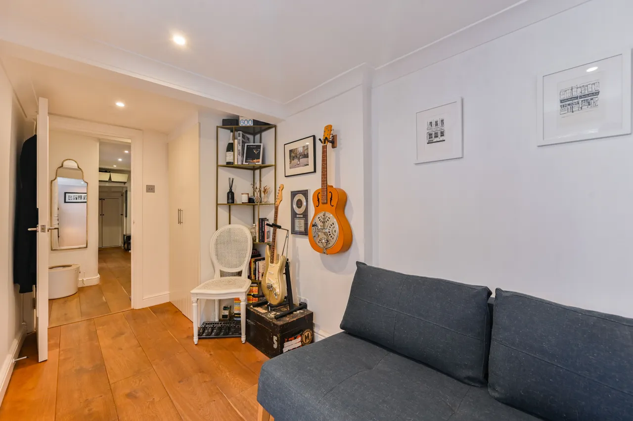 Garden Flat, 7 Brussels Road, London, photo 9