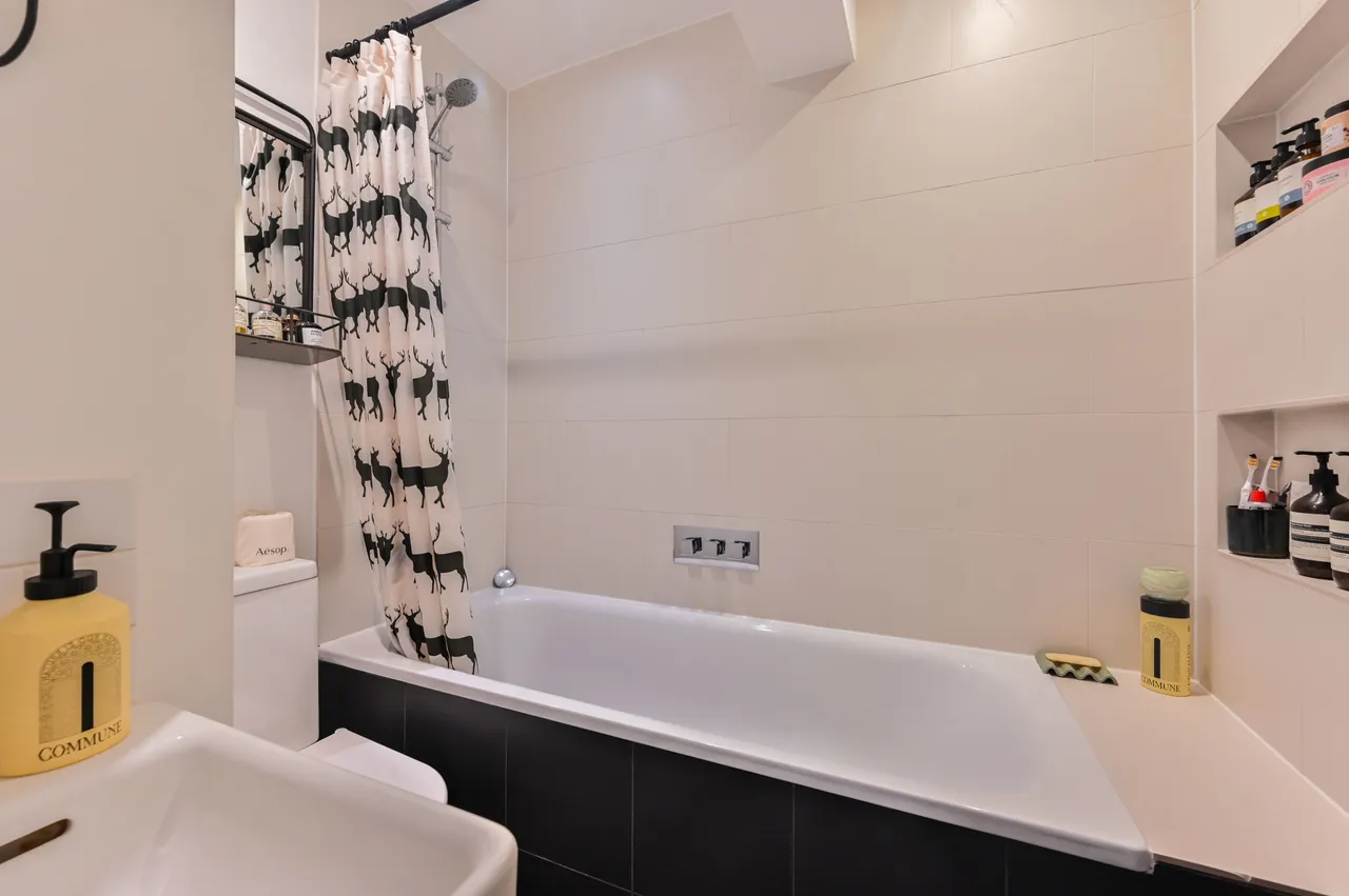 Garden Flat, 7 Brussels Road, London, photo 10