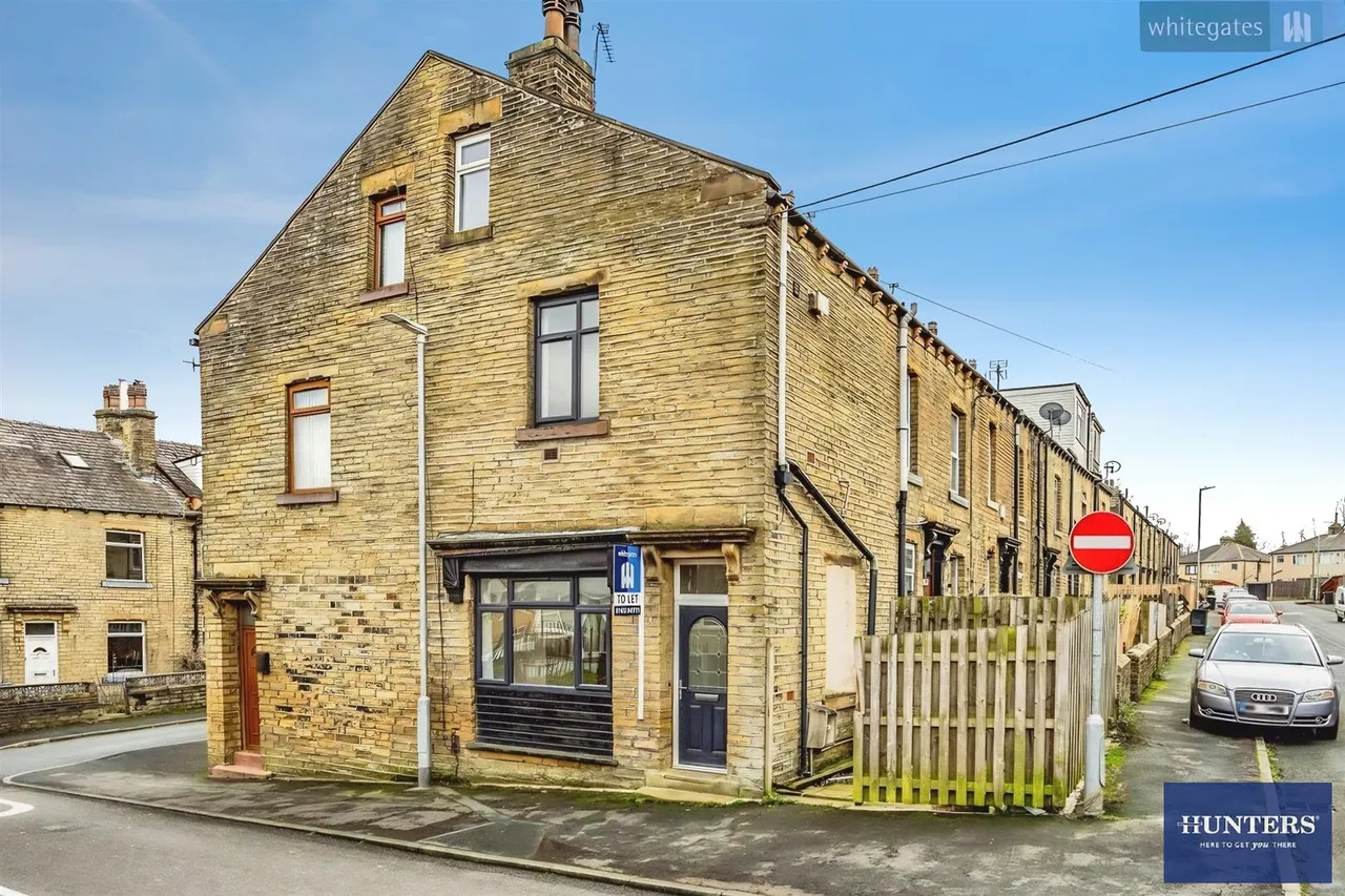 2 bed house for sale — Wheatley Lane, Lee Mount, Halifax