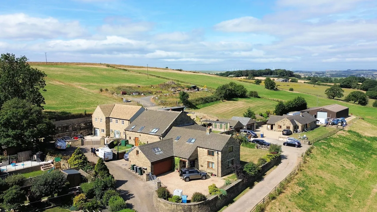 4 bed character property for sale, Haigh Head Road, Hoylandswaine, S36