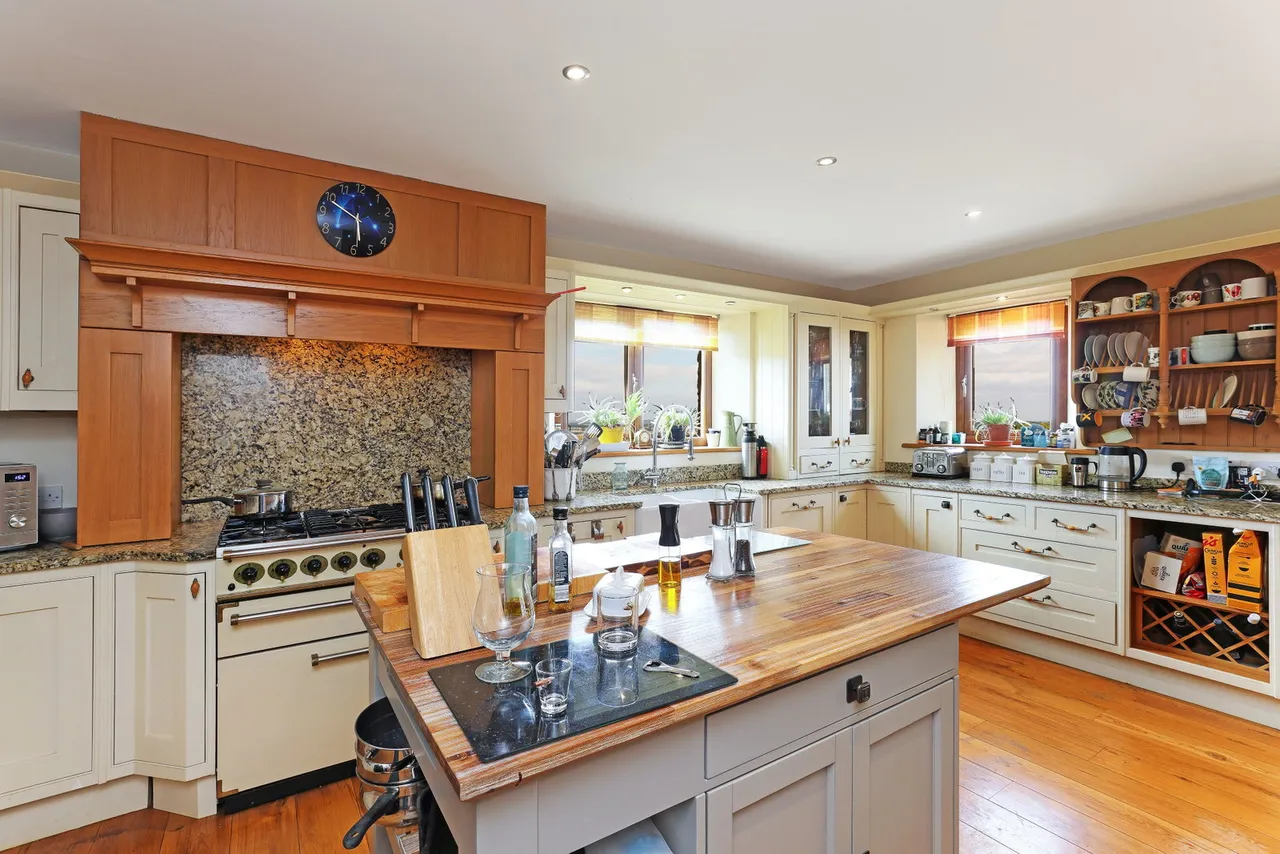 Haigh Head Road, Hoylandswaine, S36, photo 12