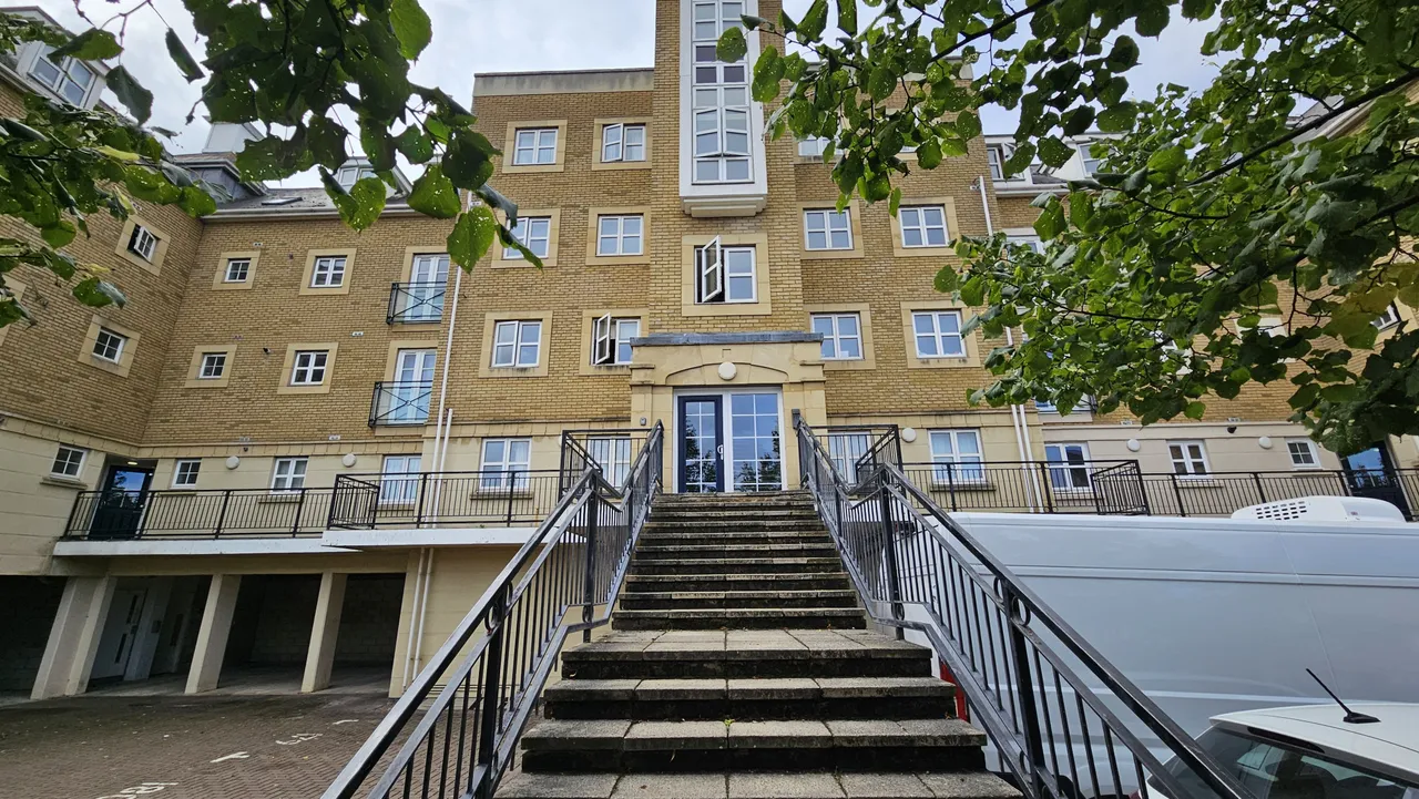 2 bed flat to rent, Sandpiper Close, Dartford, DA9
