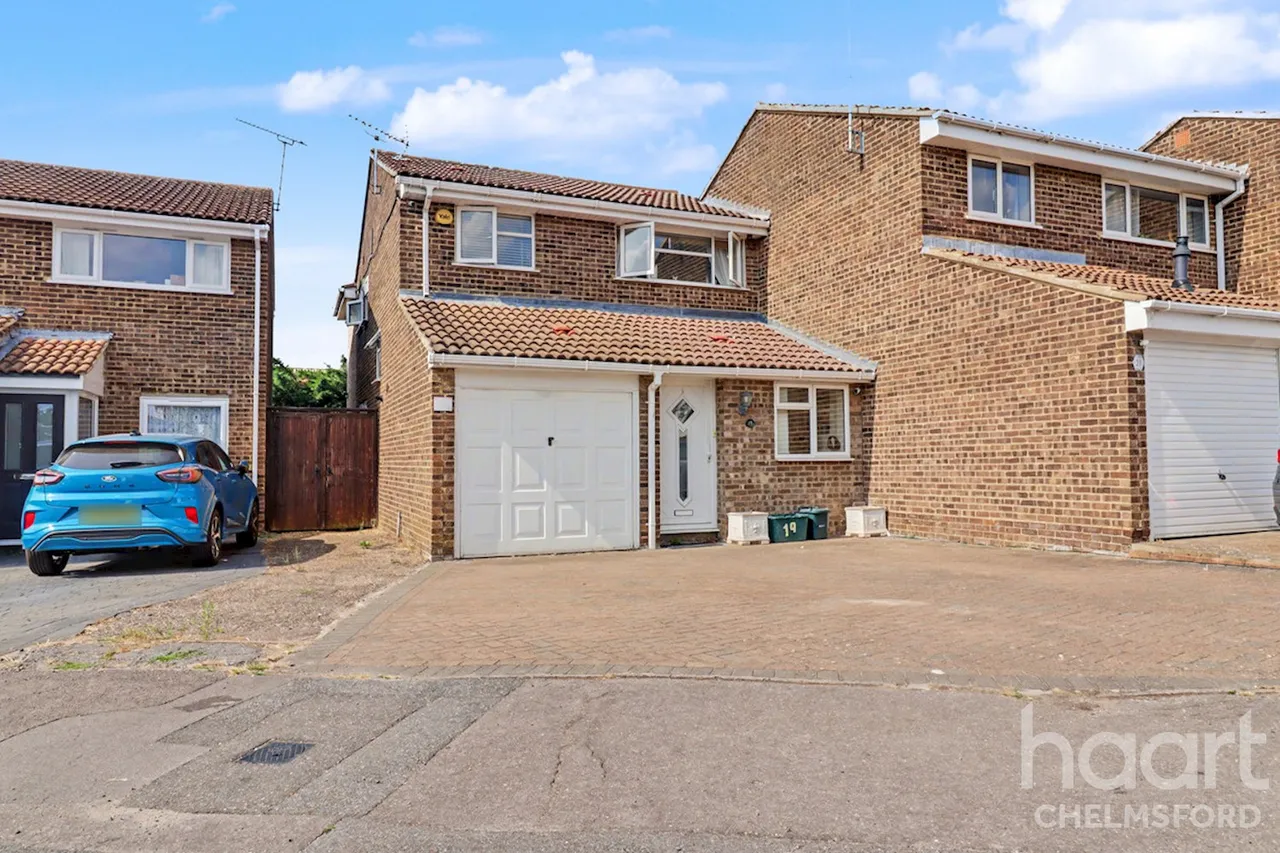 4 bed house for sale, Daffodil Way, Chelmsford, CM1