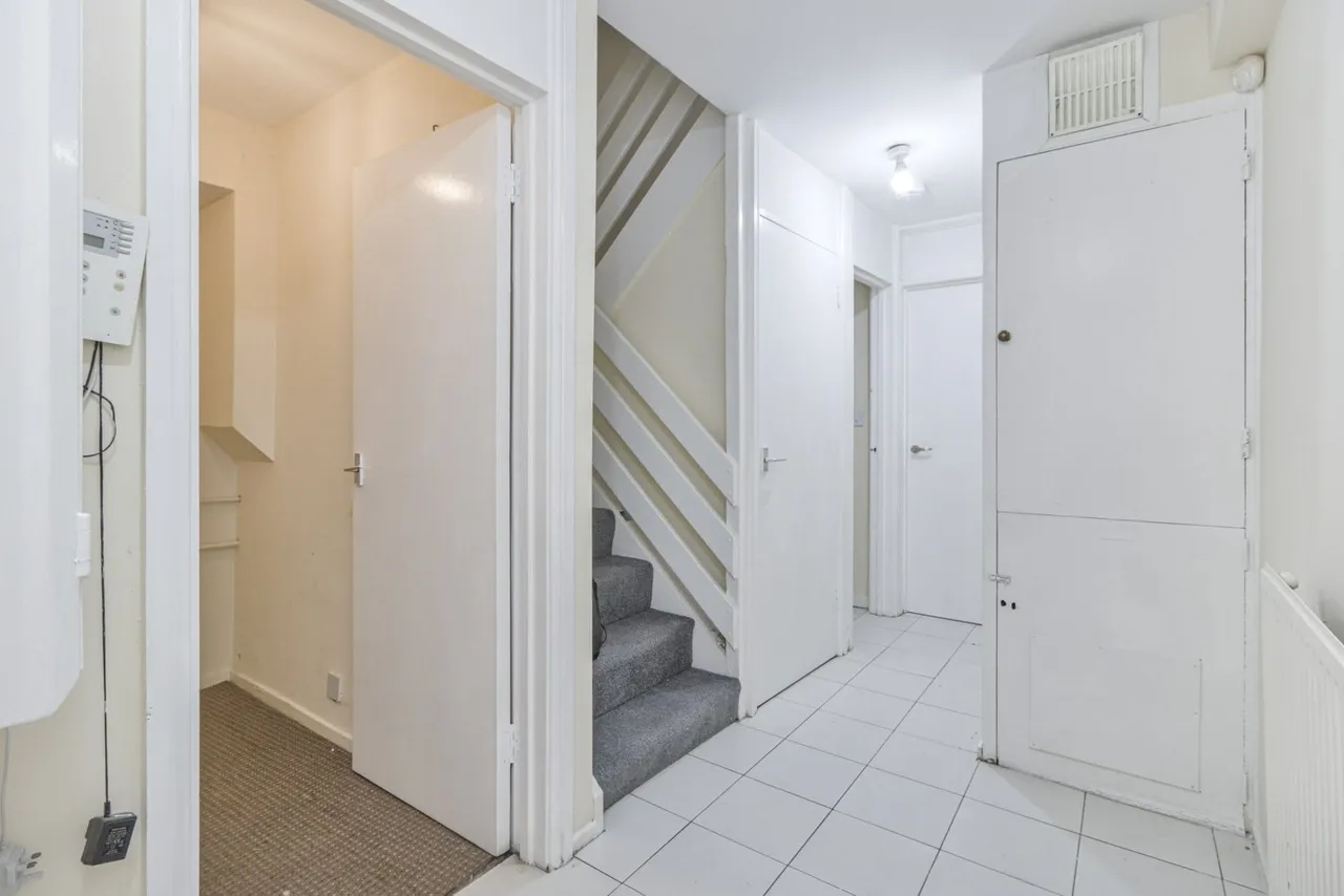Owen Close, London, SE28, photo 26