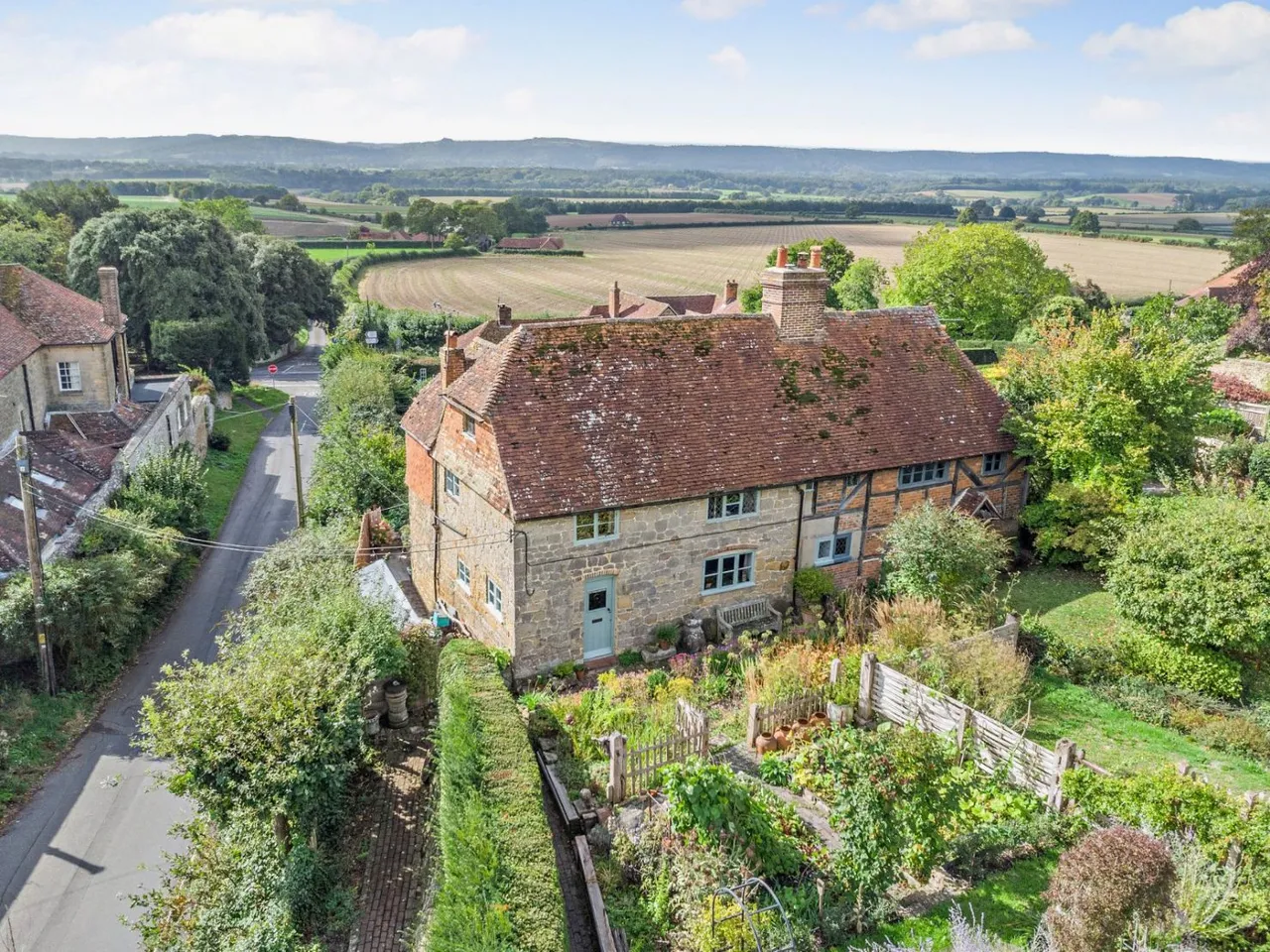 3 bed property for sale, Tillington, Petworth, GU28