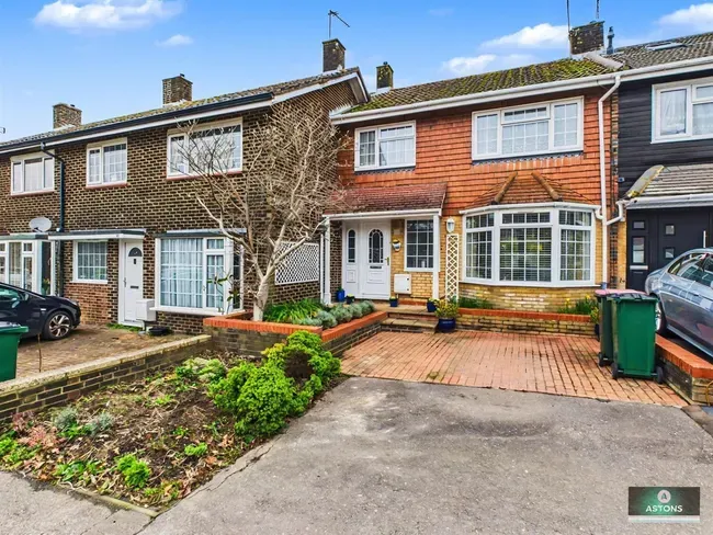 3 bed house for sale — Medway Road, Gossops Green