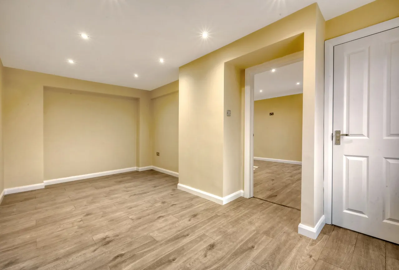 Silvertown Avenue, Stanford-le-Hope, Essex, SS17 7BT, photo 6