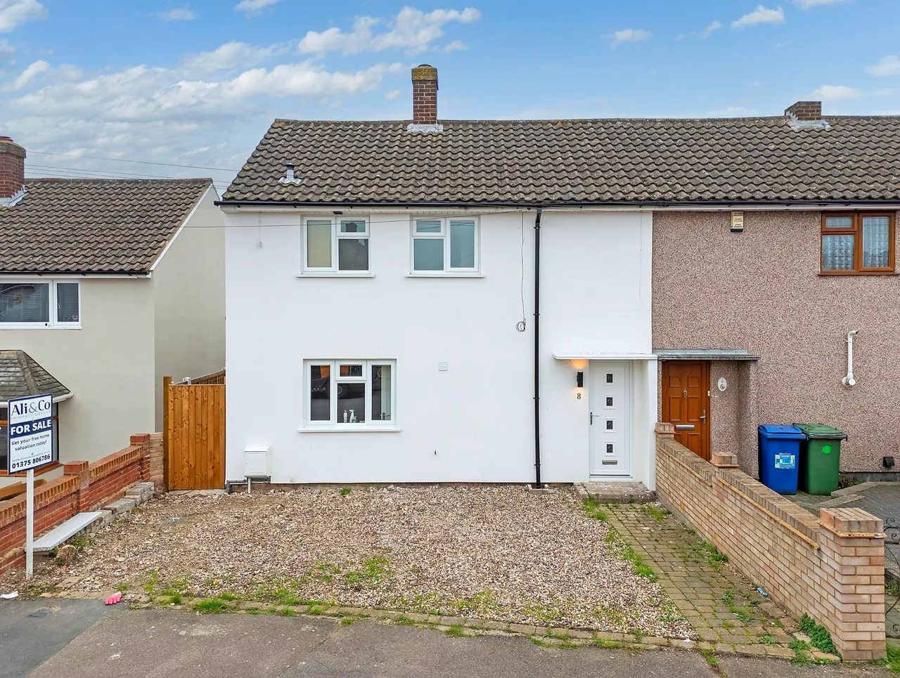 2 bed house for sale — Silvertown Avenue, Stanford-le-Hope, Essex, SS17 7BT
