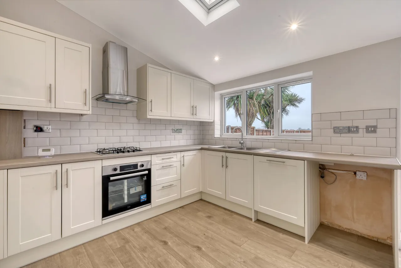 Silvertown Avenue, Stanford-le-Hope, Essex, SS17 7BT, photo 10