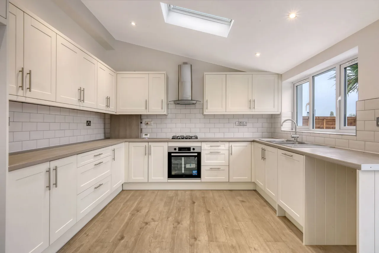 Silvertown Avenue, Stanford-le-Hope, Essex, SS17 7BT, photo 11