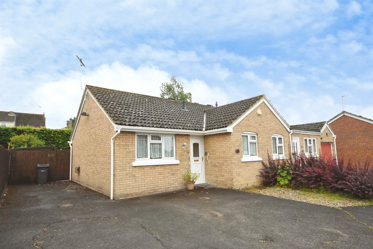 2 bed house for sale, Ellen Way, Great Notley, CM77