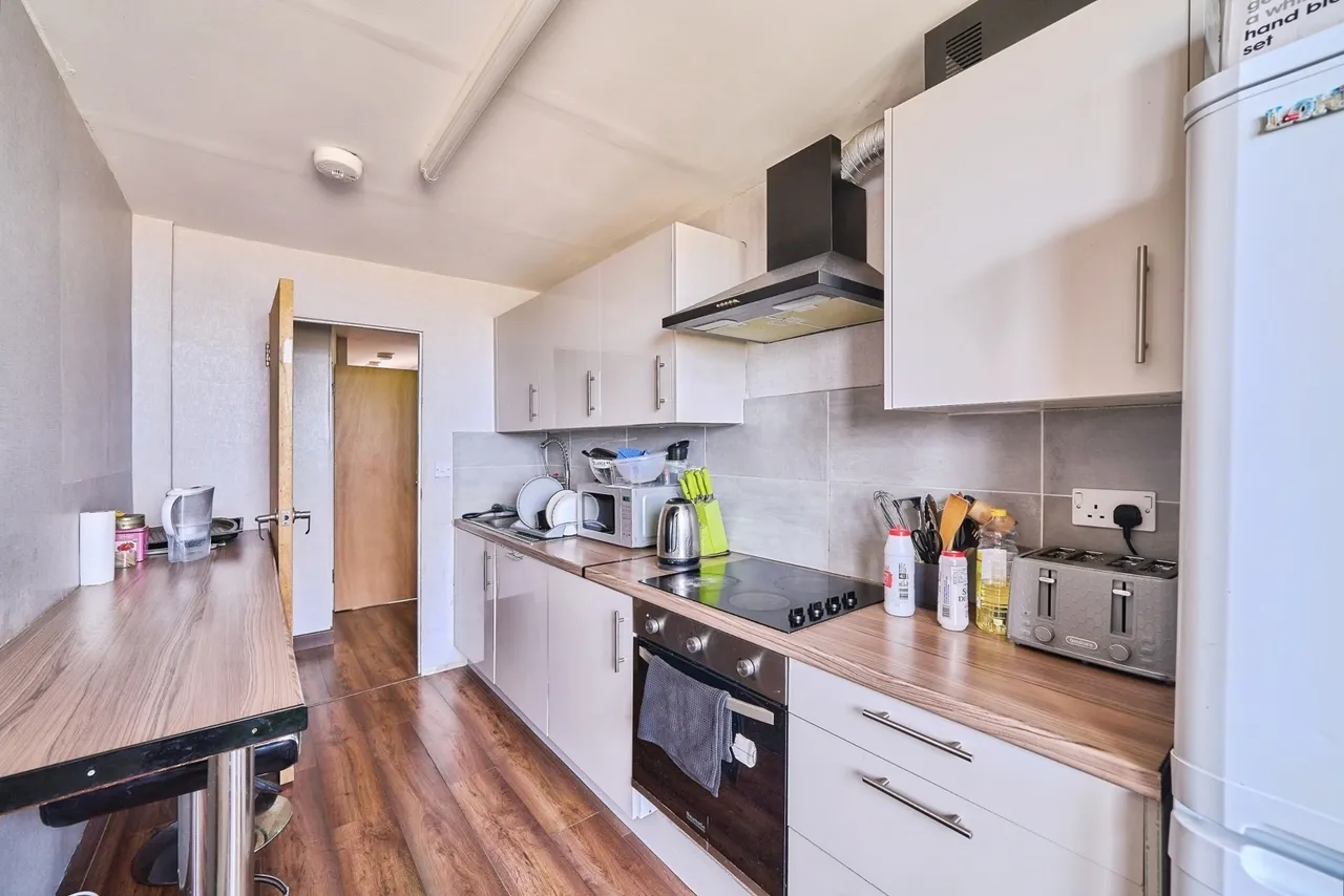 Montague Road, London, E11, photo 2