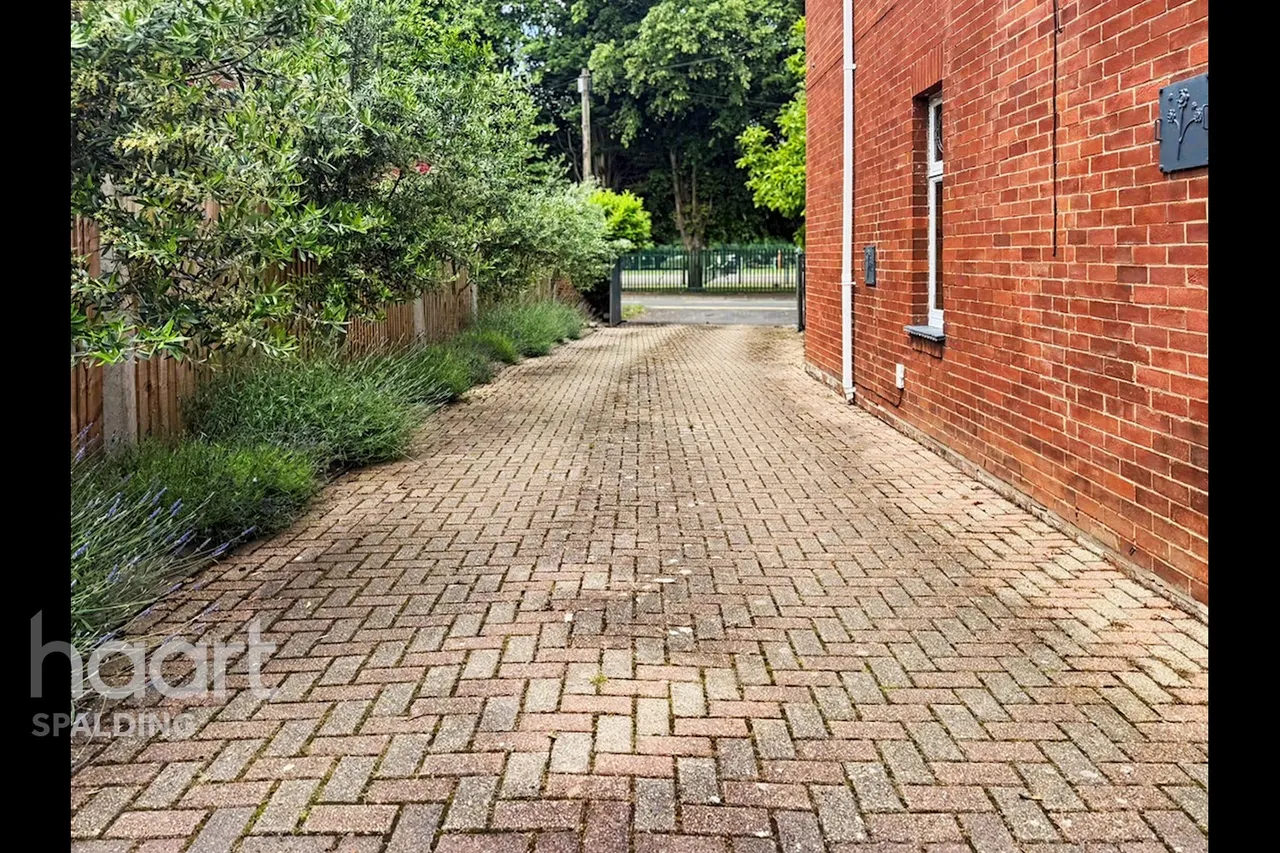 Park Road, Holbeach, PE12, photo 40