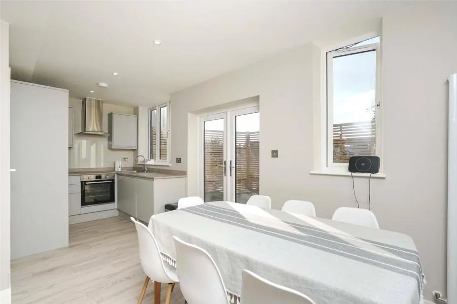 3 bed flat for sale, London Road, Headington, OX3