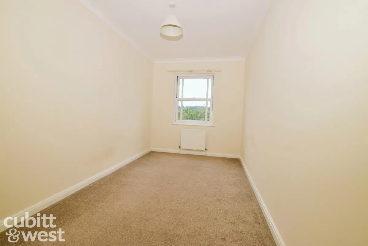 Talbot Lane, RH12, photo 10
