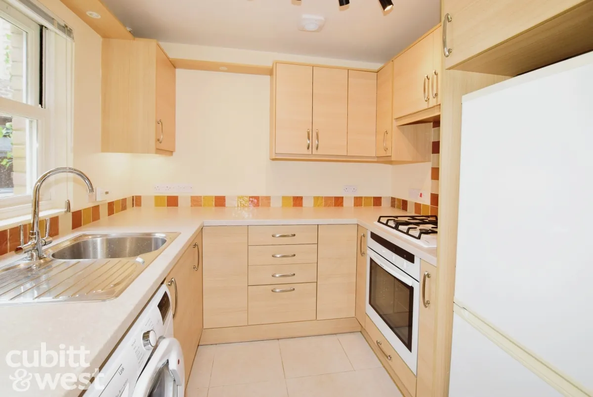 Talbot Lane, RH12, photo 6