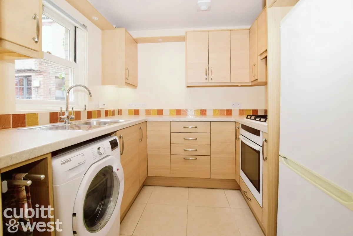 Talbot Lane, RH12, photo 2