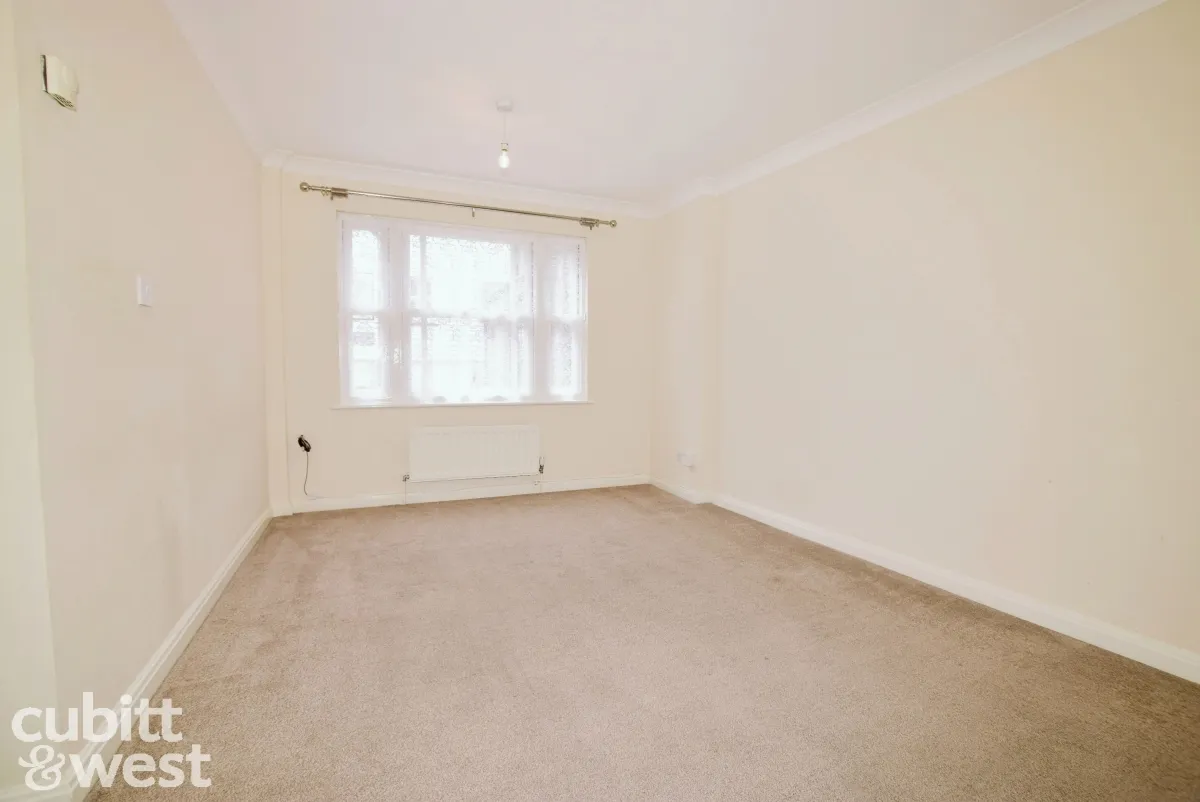 Talbot Lane, RH12, photo 5