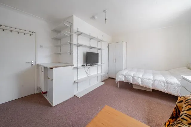High Street, Langley, SL3, photo 17