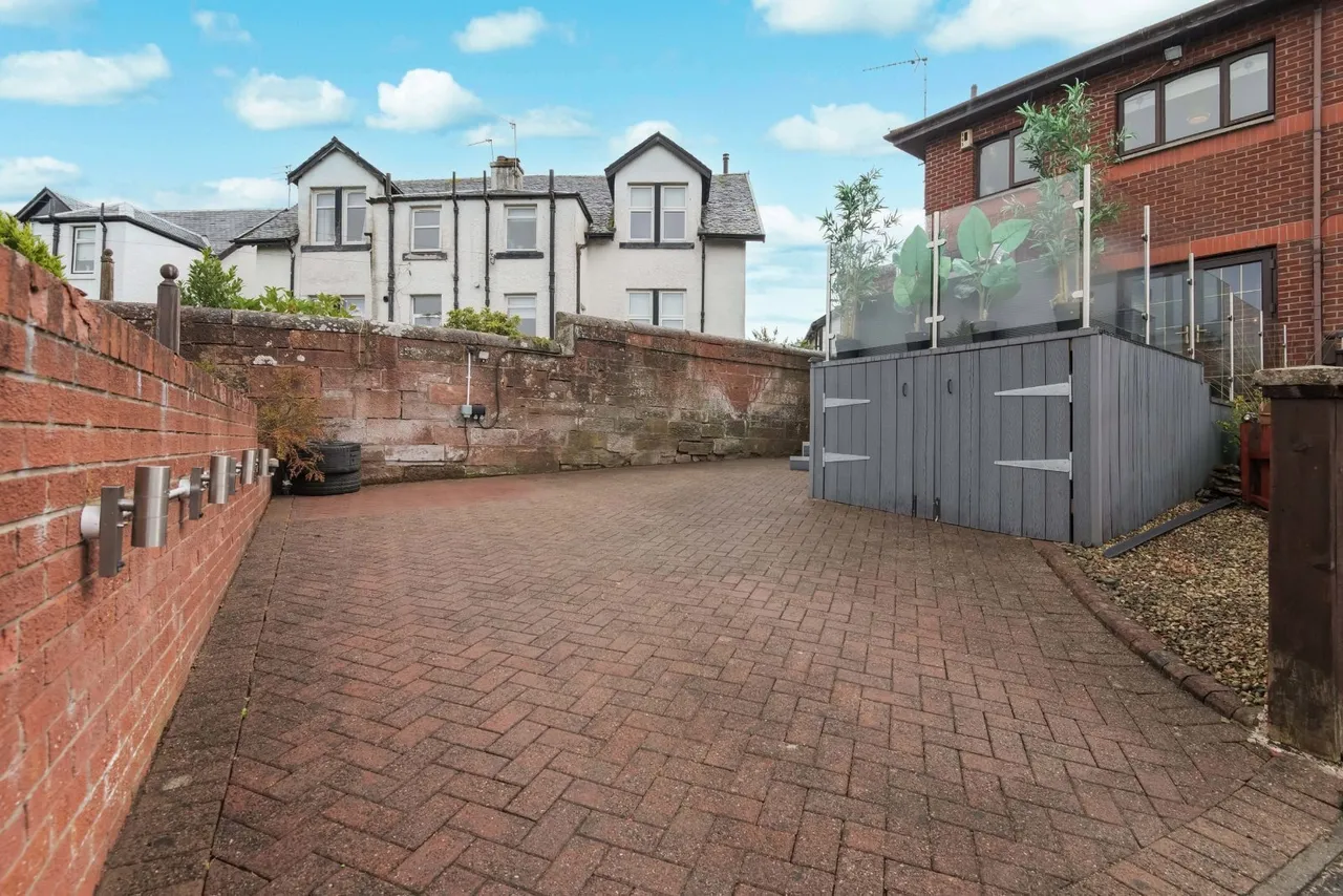 Armour Square, Johnstone, Renfrewshire, PA5, photo 12