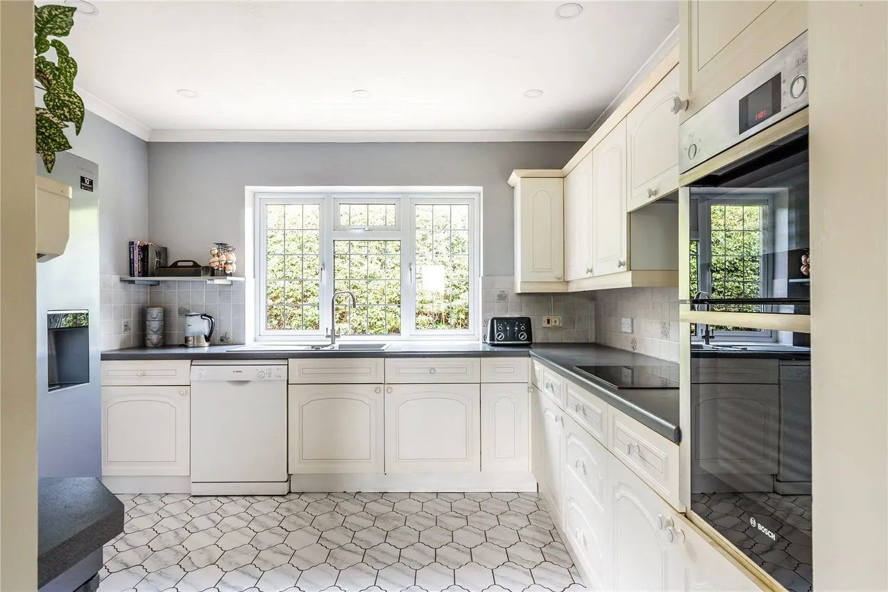 Dwelly Lane, Edenbridge, TN8, photo 15