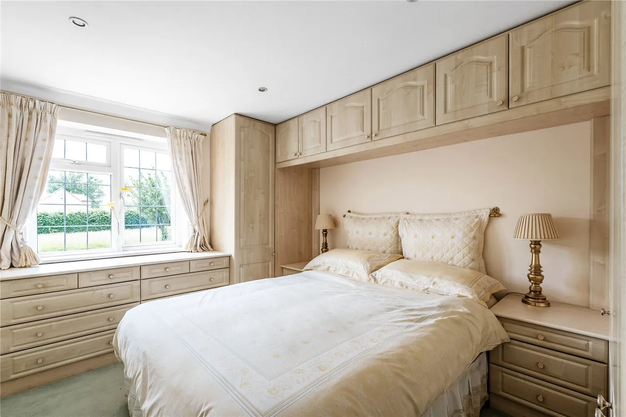Dwelly Lane, Edenbridge, TN8, photo 17