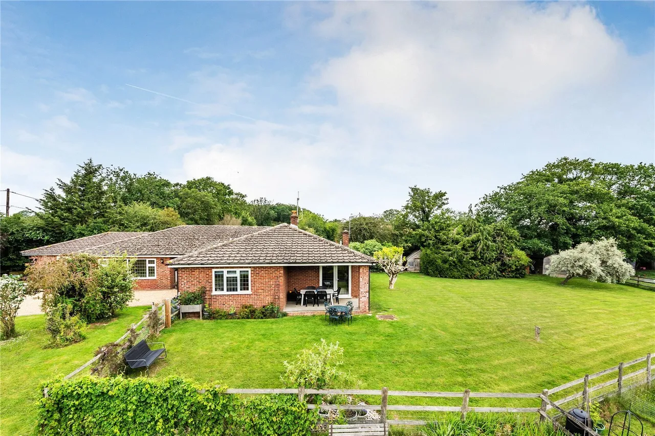 Dwelly Lane, Edenbridge, TN8, photo 2