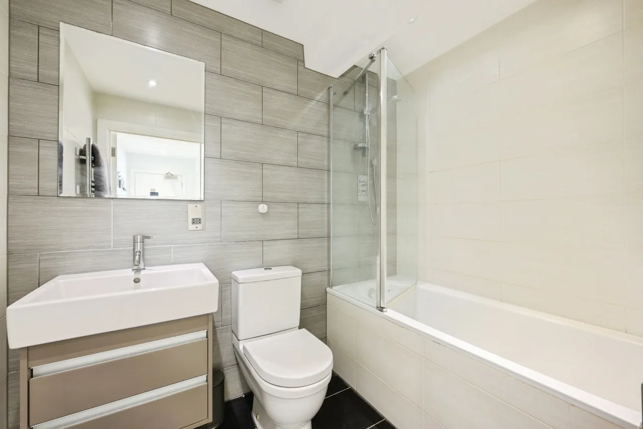 Woodcote Side, Epsom, KT18, photo 5