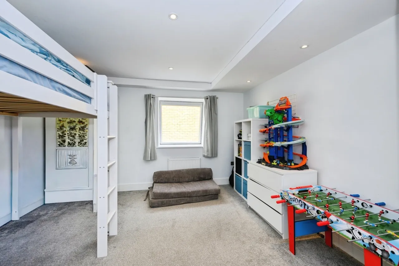 Woodcote Side, Epsom, KT18, photo 7