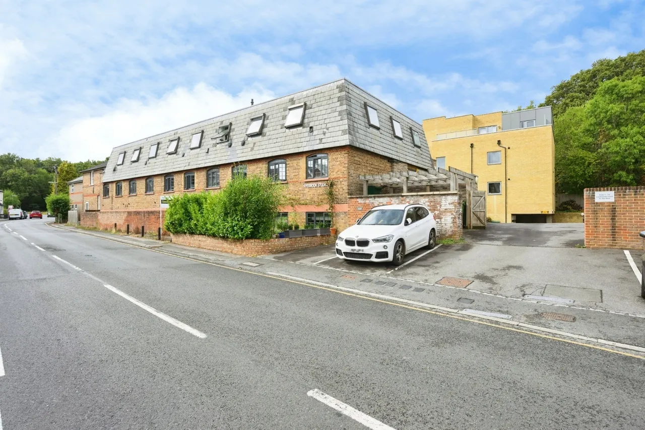 Woodcote Side, Epsom, KT18, photo 15