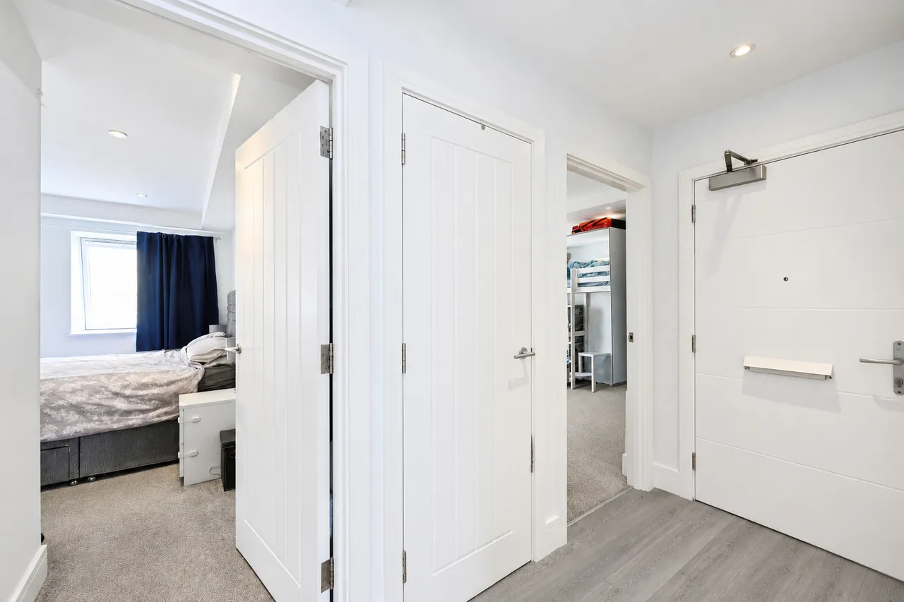 Woodcote Side, Epsom, KT18, photo 14