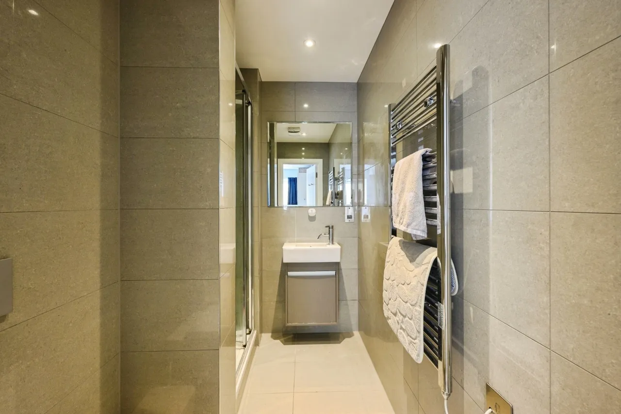 Woodcote Side, Epsom, KT18, photo 8