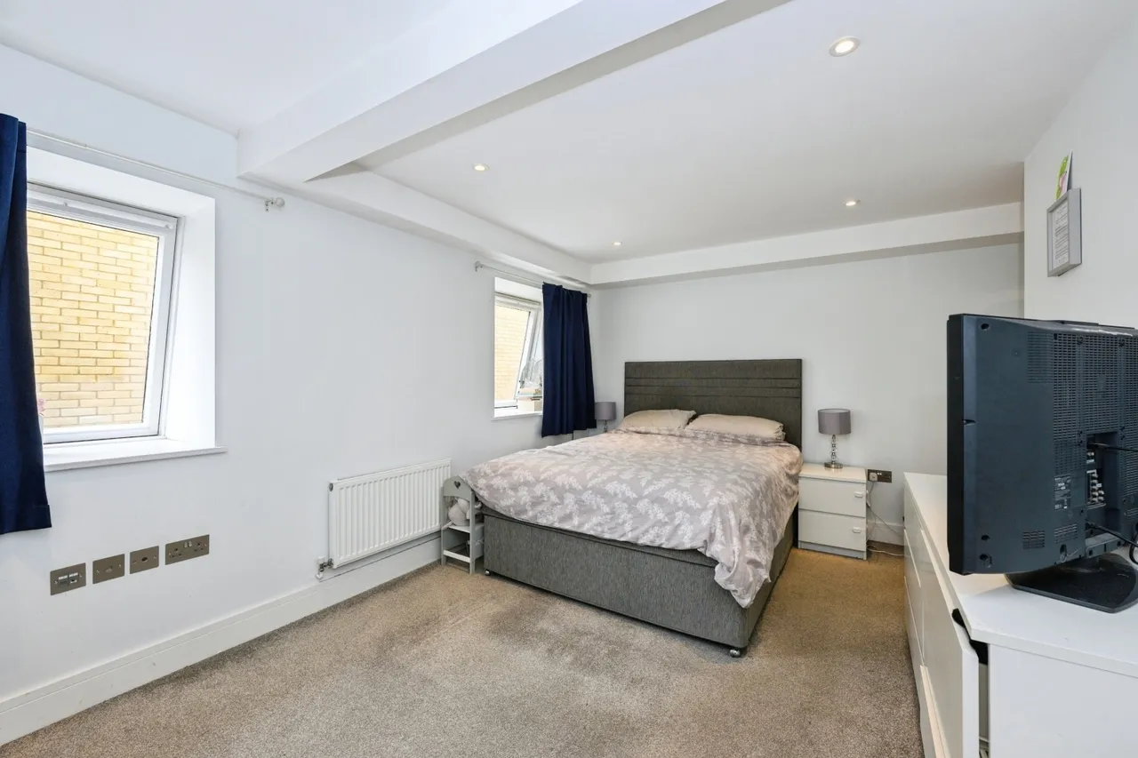 Woodcote Side, Epsom, KT18, photo 12