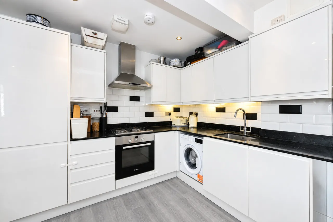 Woodcote Side, Epsom, KT18, photo 17