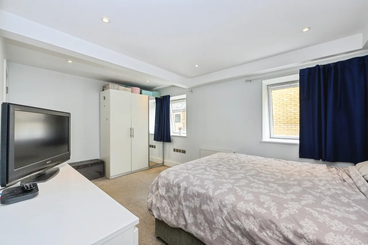 Woodcote Side, Epsom, KT18, photo 4