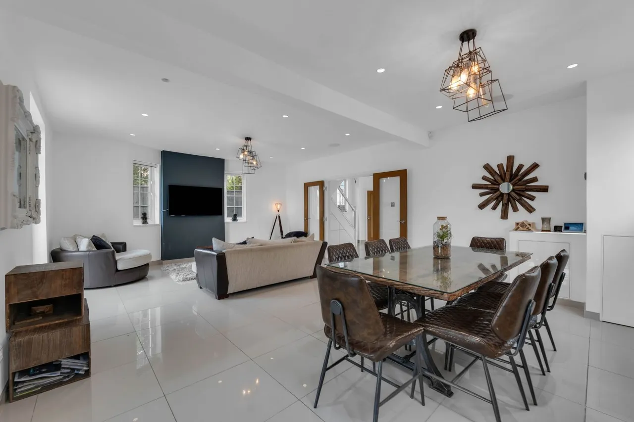 The Oval, Oadby, LE2, photo 8