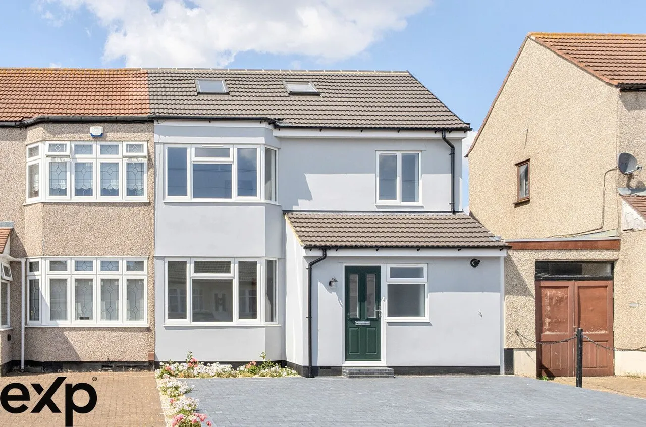 5 bed house for sale — Norman Road, Hornchurch, RM11 1NB