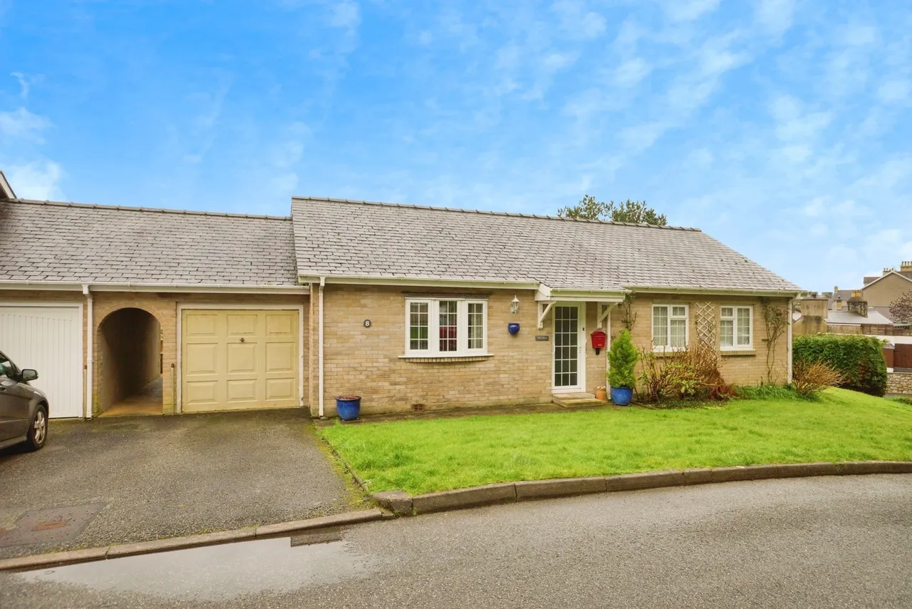 3 bed house for sale, North Street, Pwllheli, LL53