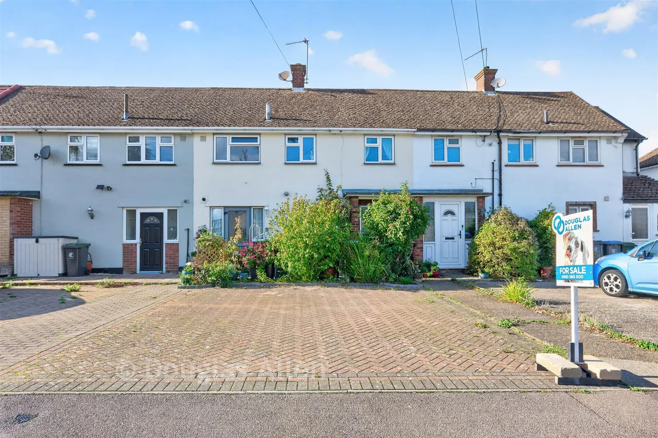 3 bed house for sale, Bluemans, North Weald, CM16