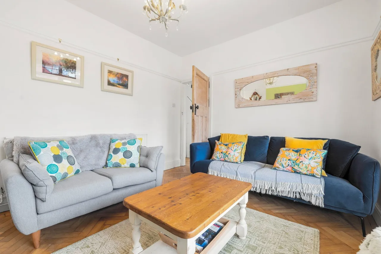 Woodland Avenue, West Cross, SA3, photo 11